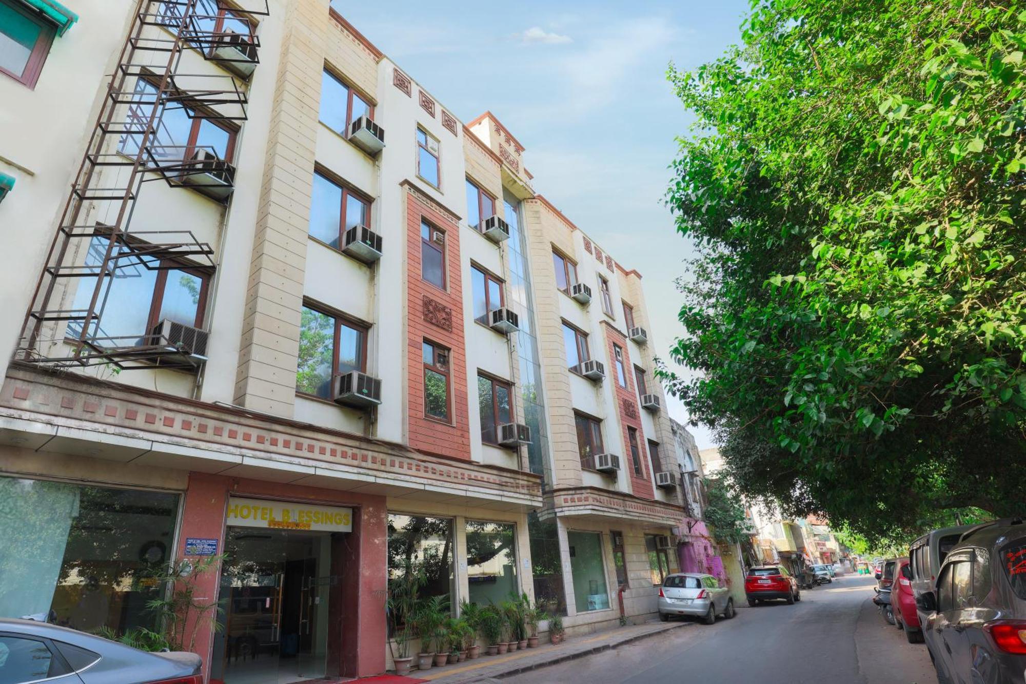 Hotel Blessings On Road Near New Delhi Railway Station Paharganj エクステリア 写真