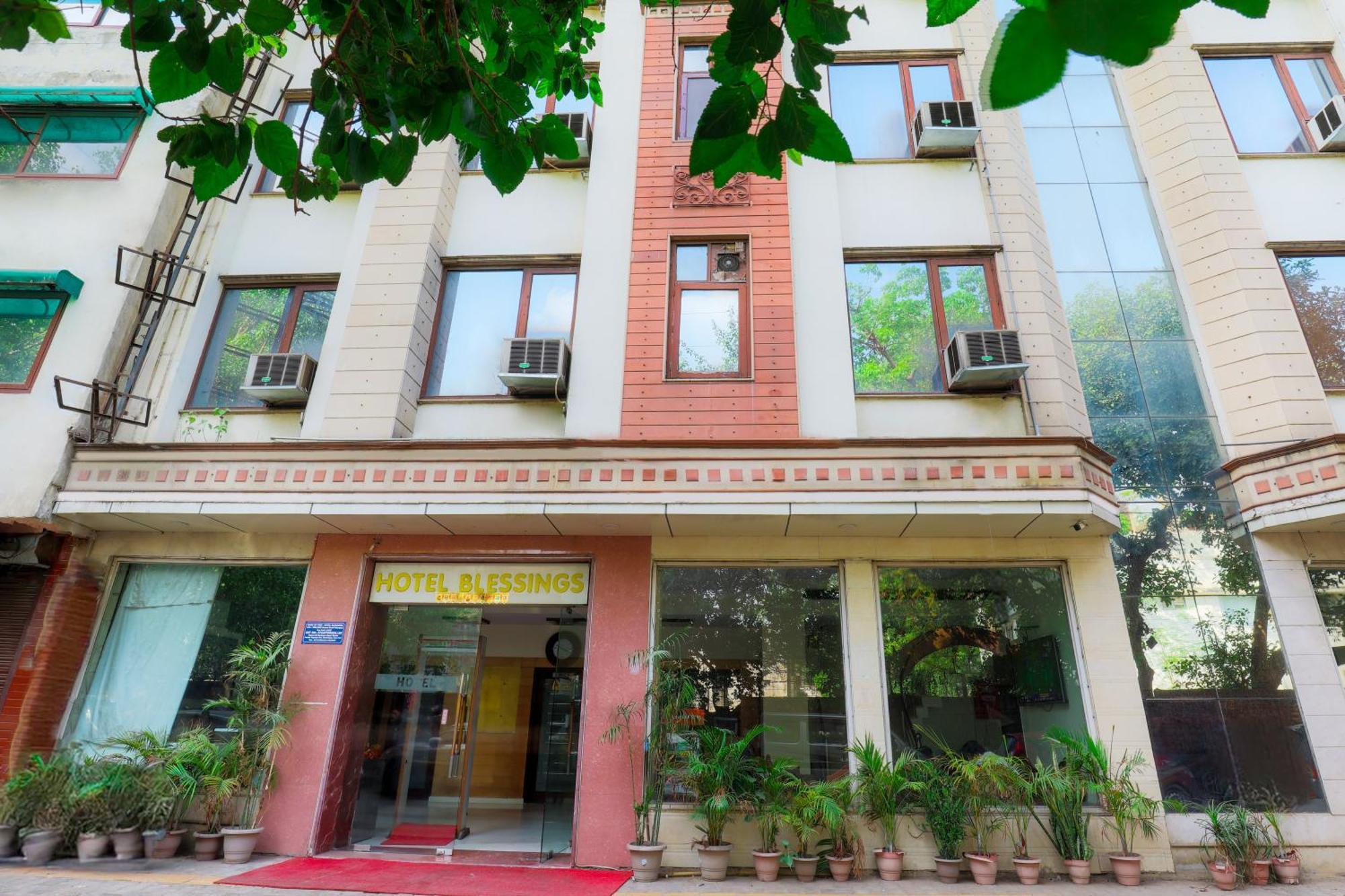 Hotel Blessings On Road Near New Delhi Railway Station Paharganj エクステリア 写真